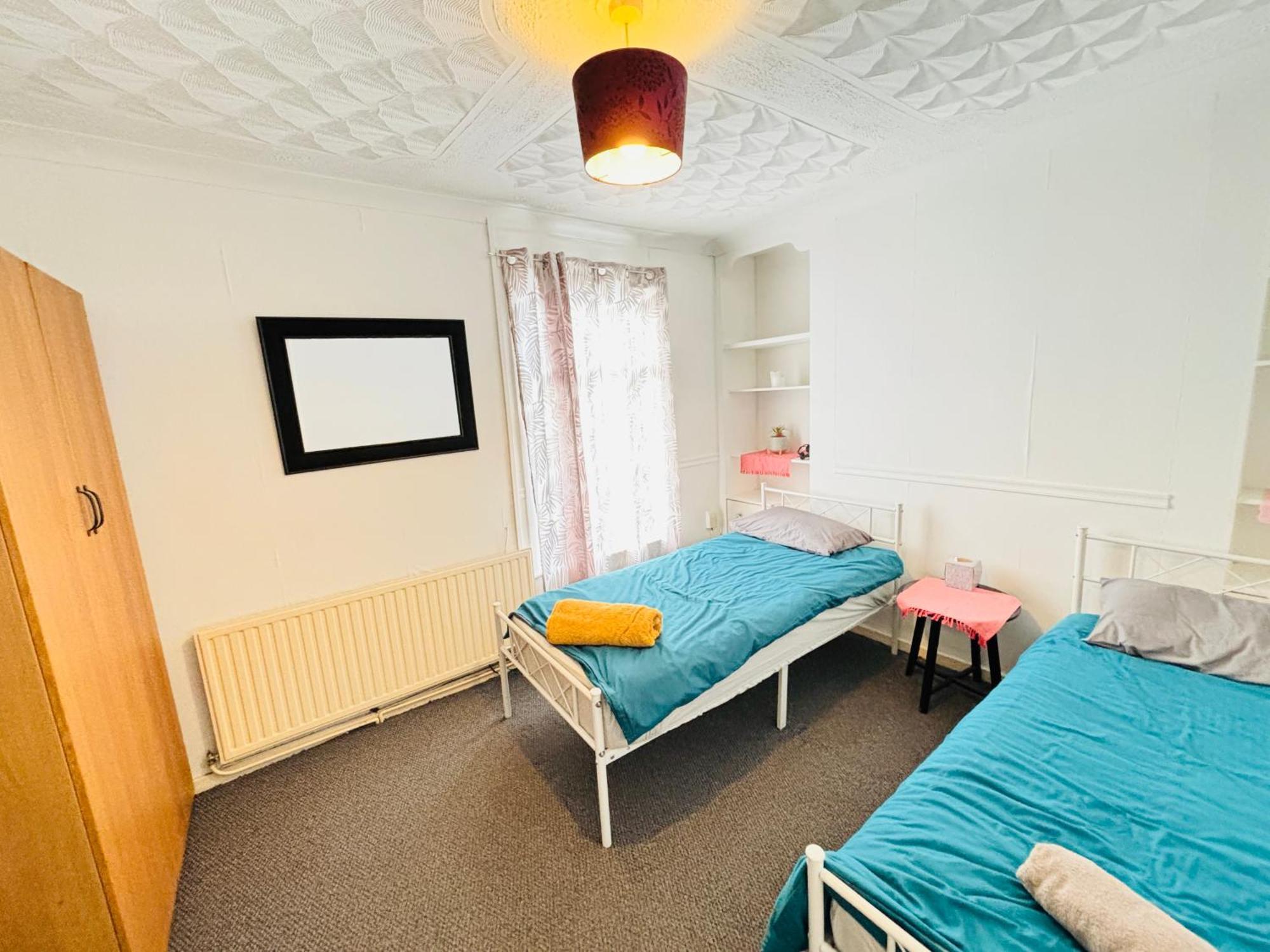 Entire 3 Bedroom House- Free Parking Liverpool Eksteriør bilde